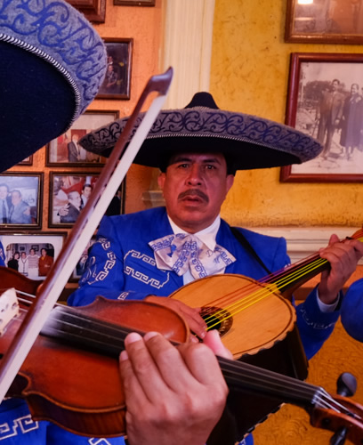 contratar mariachi en San Juan Xochitenco
